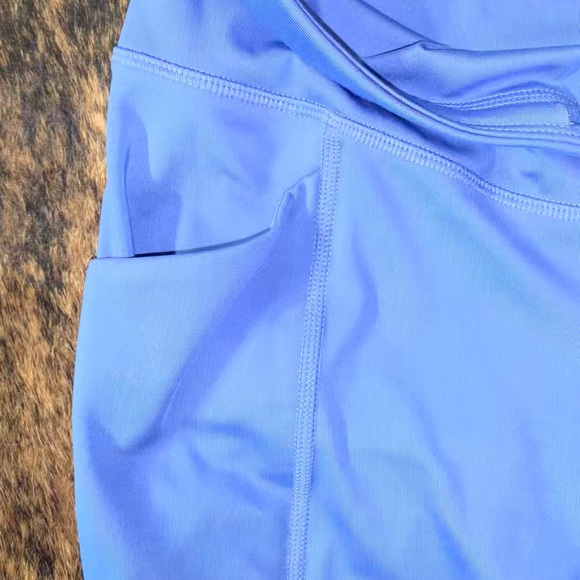 All in motion size X-Small periwinkle cropped leggings with laser cut dot design - Picture 3 of 12